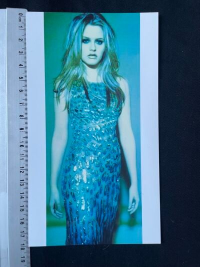 ALICIA SILVERSTONE   PHOTO COULEUR / COLOR PICTURE