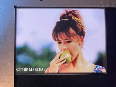 SOPHIE MARCEAU   PHOTO COULEUR / COLOR PICTURE